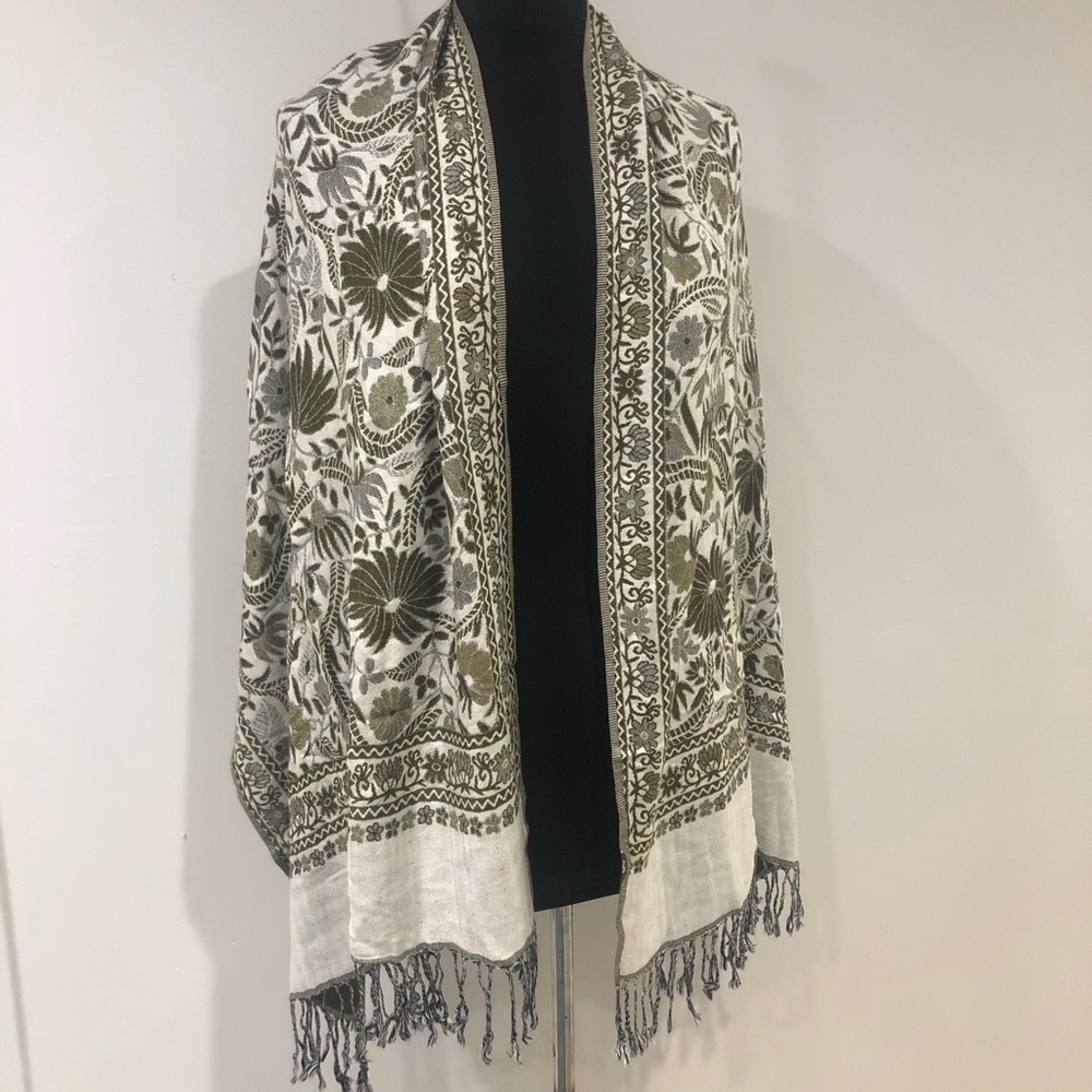 Beautiful Green and White Flower Scarf